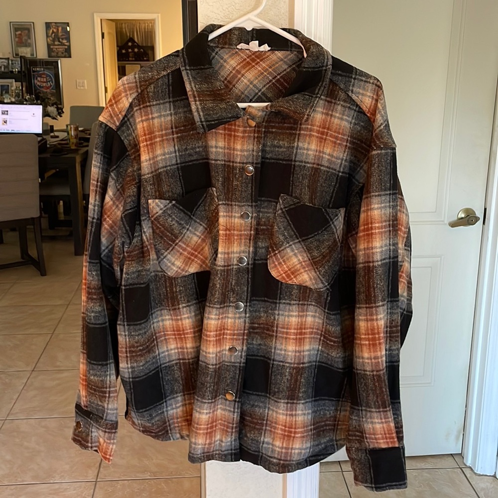 Plaid snap closure shacket.